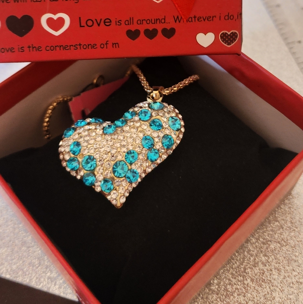 New Betsey Johnson Necklace heart